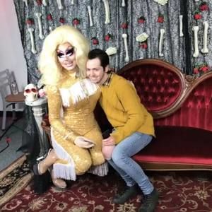 Meet your Posher, Davis